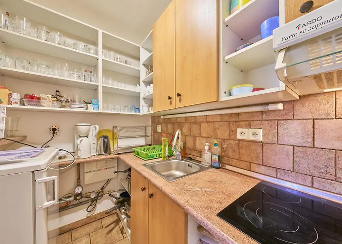 Lika By Interhome Vakantiehuis Uhlejov